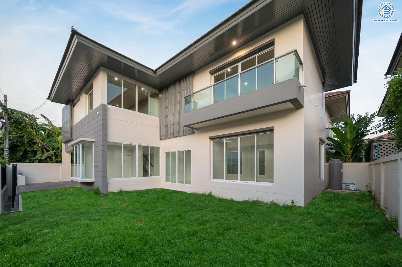 บ้านมือสองตกแต่งใหม่ โครงการ เดอะเวอรีเดียนโฮม กาญจนาภิเษก เนื้อที่กว้าง 75 ตร.ว. ฟังก์ชัน 3 ห้องนอน 4 ห้องน้ำ 1 ห้องอเนกประสงค์ 1 ห้องแม่บ้าน จอดรถได้ 2 จอด บนทำเลดี ติดถนนกาญจนาภิเษก เชื่อมต่อถนนรัตนาธิเบศร์ ถนนนครอินทร์ ถนนกาญจนาภิเษก ใกล้รถไฟฟ้าสายสีม่วง "สถานีตลาดบางใหญ่" และจุดขึ้นทางด่วน "ศรีรัช"...